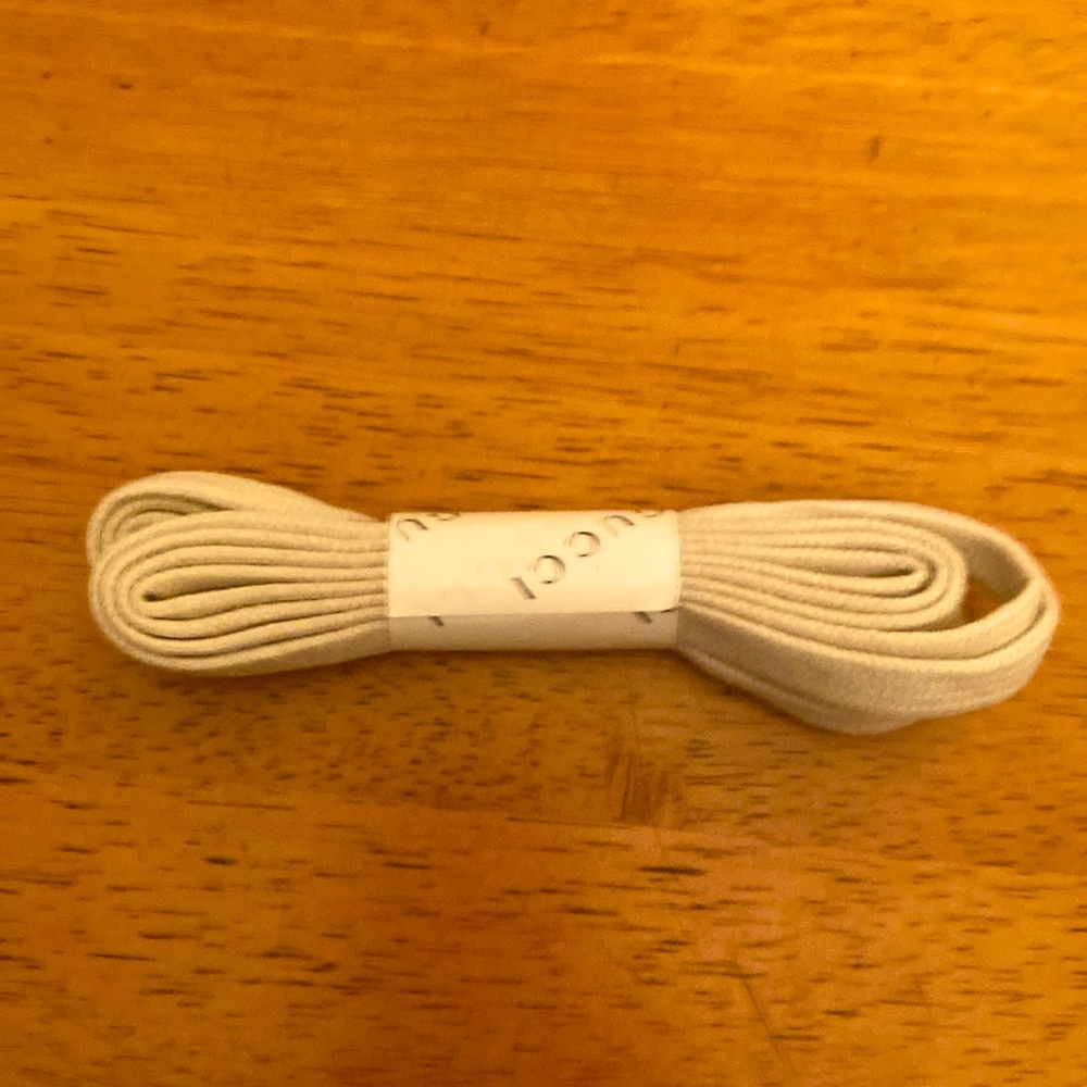 Gucci Beige Shoelaces pair brand new beige color beautiful!
Match with any shoes